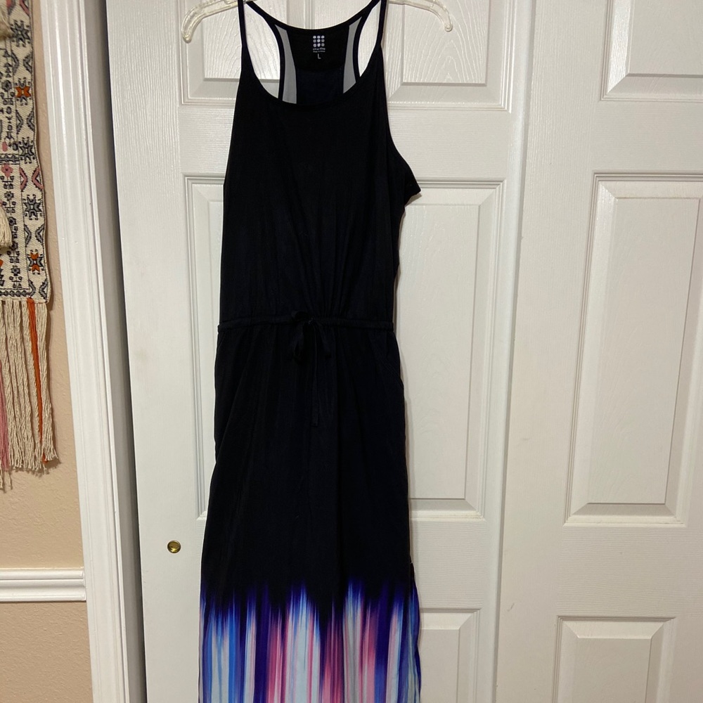 Black sporty maxi dress.